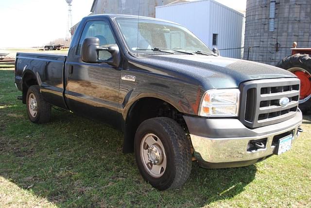 Image of Ford F-250 equipment image 2