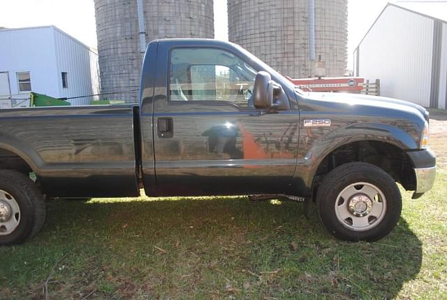 Image of Ford F-250 equipment image 3