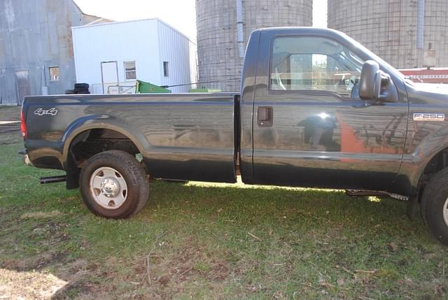 Image of Ford F-250 equipment image 4