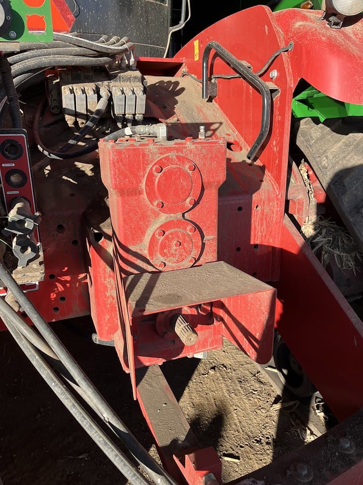 Image of Versatile 570DT Image 1