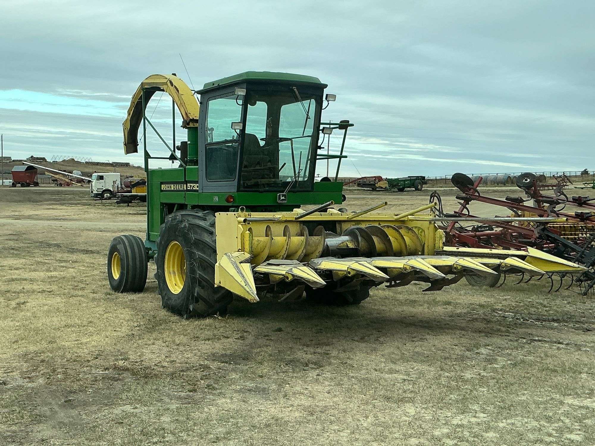 John Deere 5730 Equipment Image0