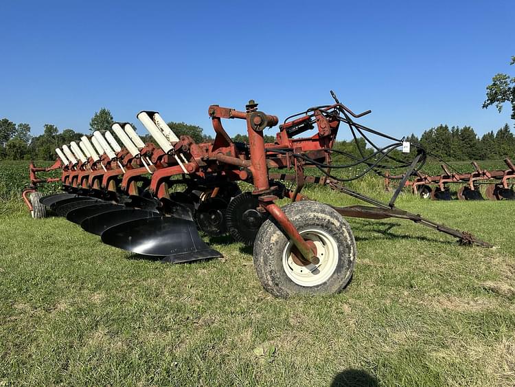International Harvester 700 Equipment Image0