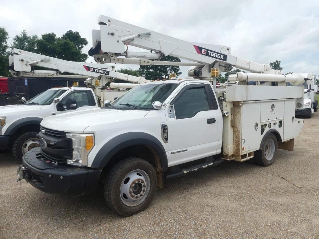 Image of Ford F-550 Primary image