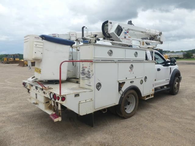 Image of Ford F-550 equipment image 2
