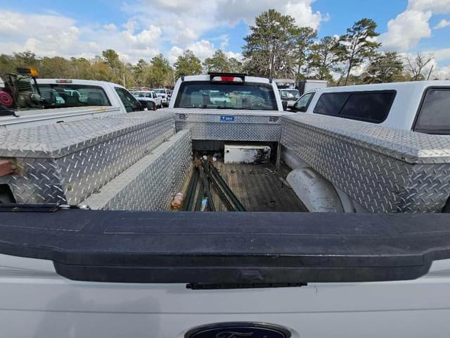 Image of Ford F-350 equipment image 4