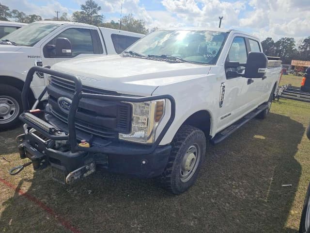 Image of Ford F-350 equipment image 1