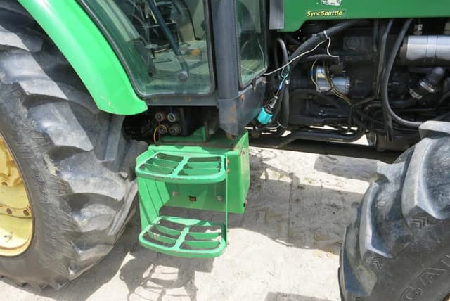 Image of John Deere 5520 equipment image 3