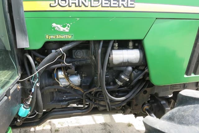 Image of John Deere 5520 equipment image 4