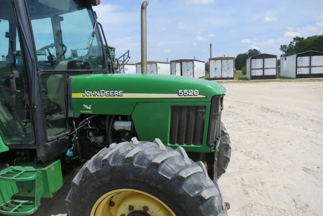 Image of John Deere 5520 equipment image 2