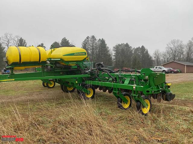 Image of John Deere 1795 equipment image 3