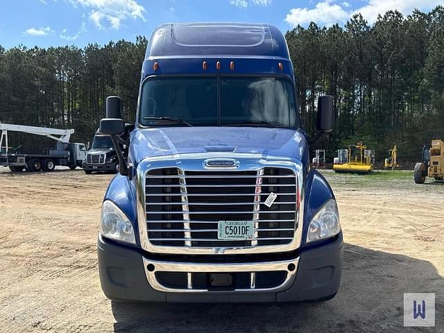 Image of Freightliner Cascadia 125 equipment image 1