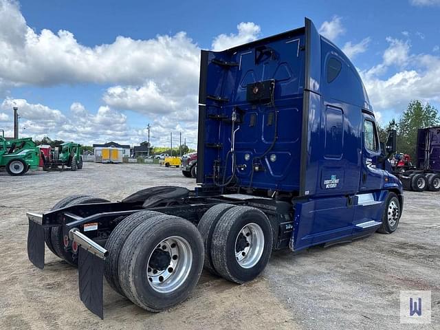 Image of Freightliner Cascadia 125 equipment image 3
