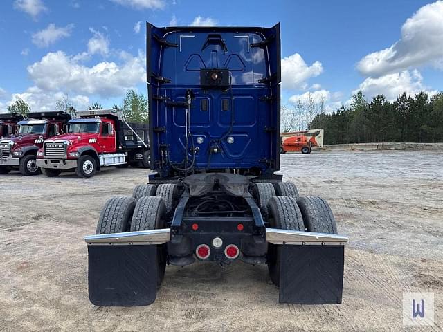 Image of Freightliner Cascadia 125 equipment image 4