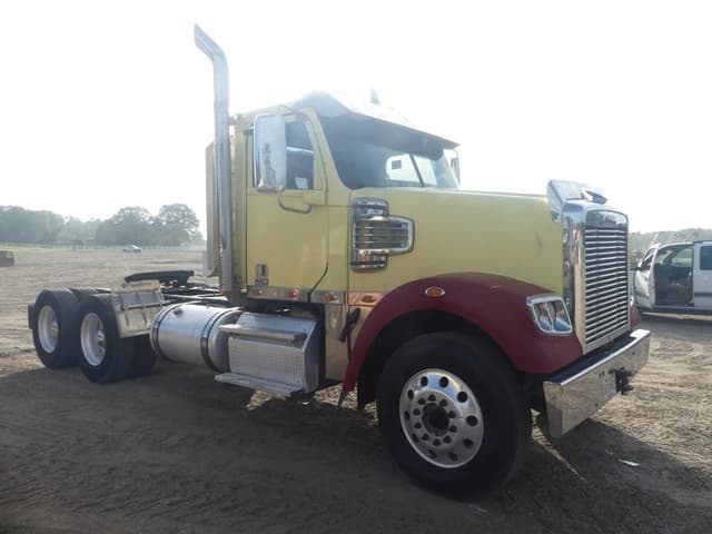 Image of Freightliner 122SD equipment image 1