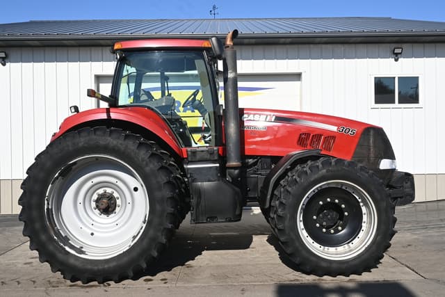 Image of Case IH Magnum 305 equipment image 1
