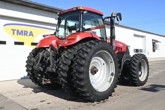 Image of Case IH Magnum 305 equipment image 2