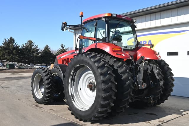 Image of Case IH Magnum 305 equipment image 4