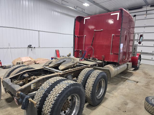 Image of Peterbilt 379 equipment image 4