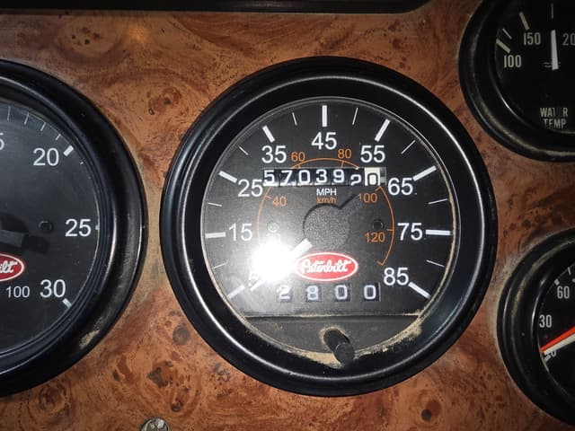 Image of Peterbilt 379 equipment image 3