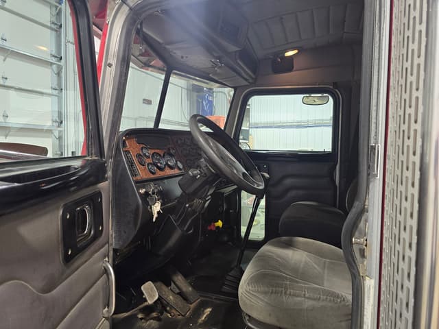Image of Peterbilt 379 equipment image 2