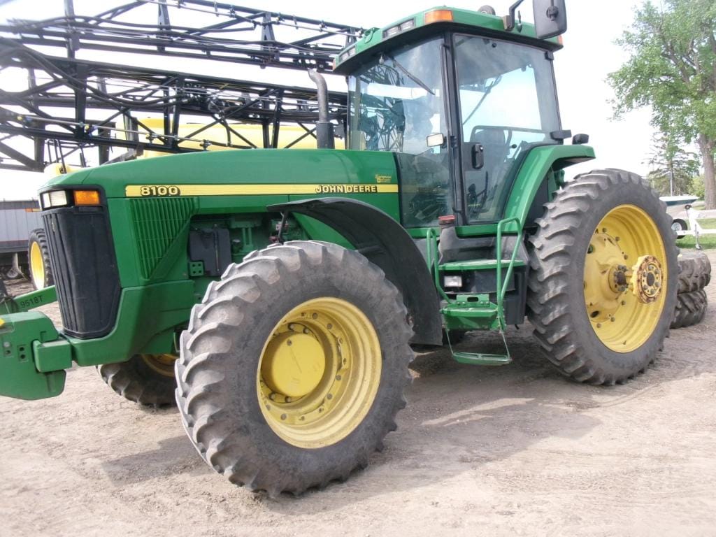 1999 John Deere 8100 Equipment Image0