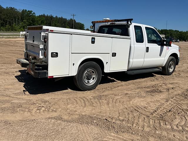 Image of Ford F-250 equipment image 4