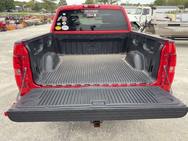 Image of Chevrolet Silverado equipment image 4
