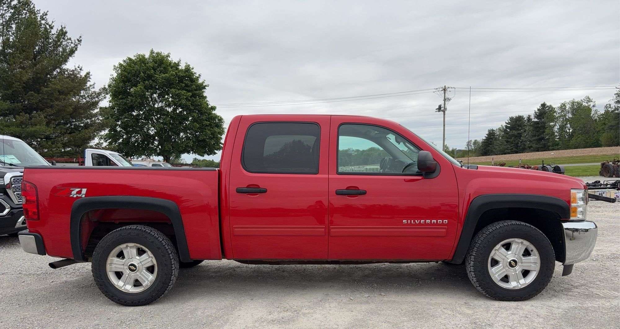 2013 Chevrolet Silverado Equipment Image0