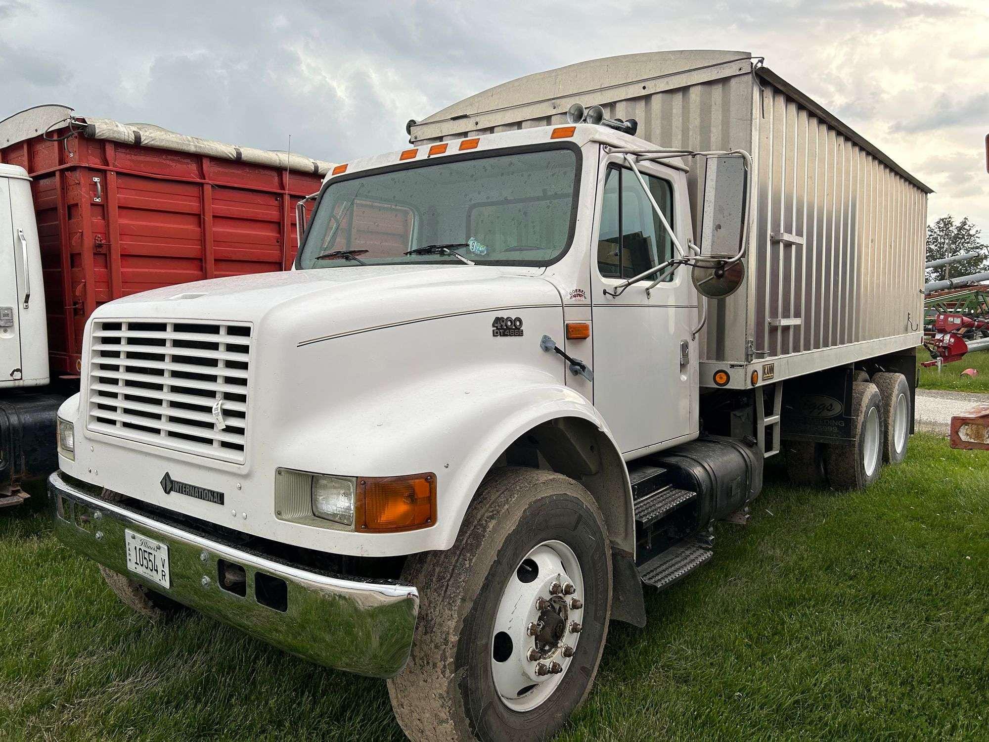 Main image International 4900