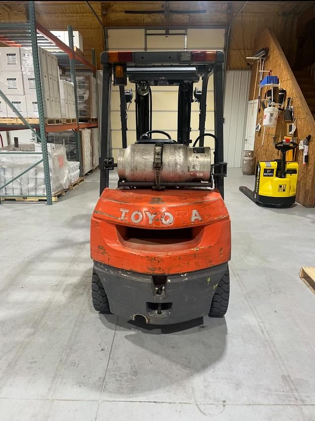 Image of Toyota 7FGU25 equipment image 2