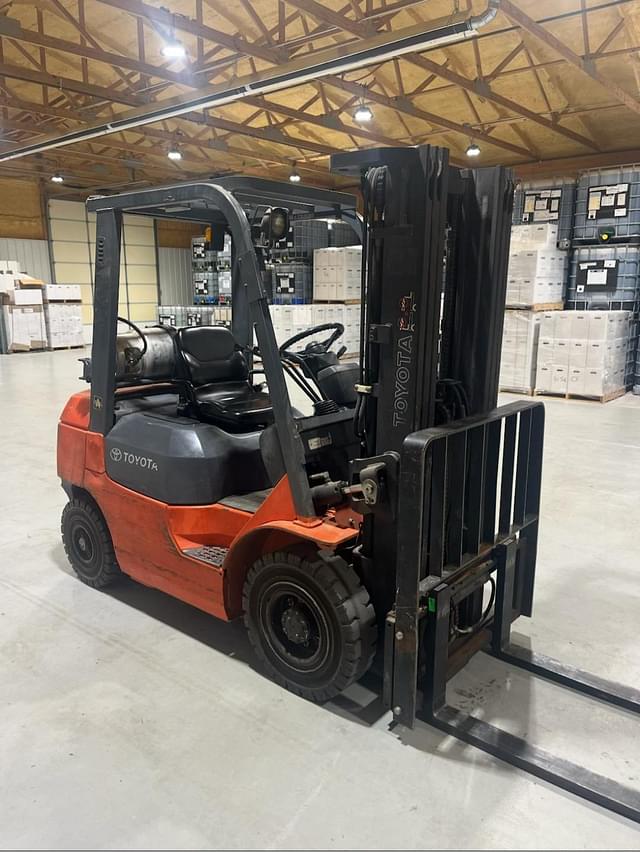 Image of Toyota 7FGU25 equipment image 1