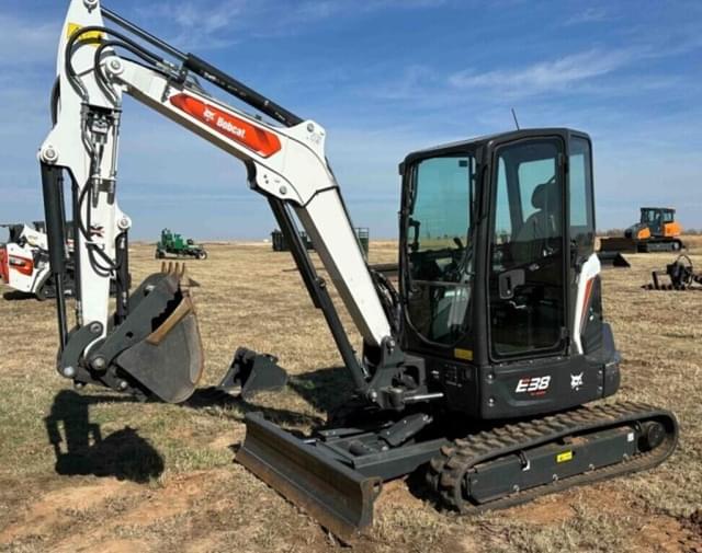 Image of Bobcat E38 equipment image 4