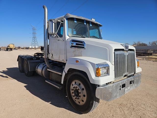 Image of Western Star 4700 equipment image 2