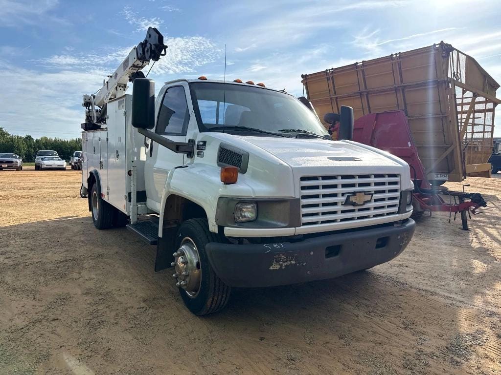 2005 Chevrolet C5500 Equipment Image0