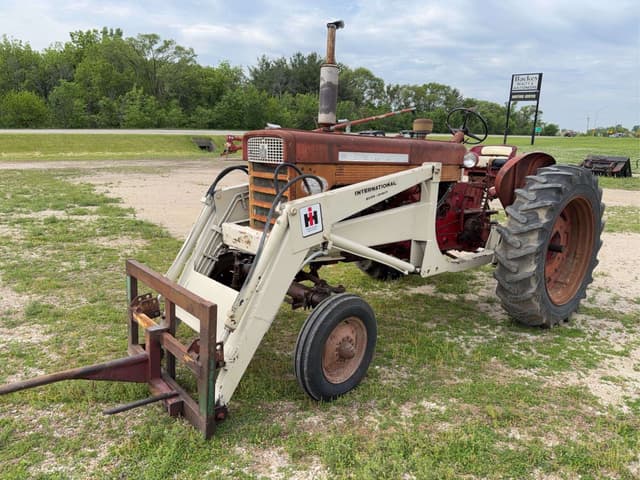 Image of Farmall 460 equipment image 4