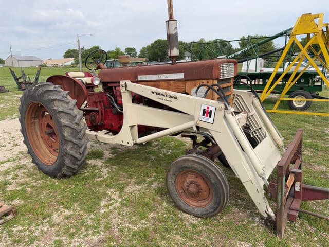 Image of Farmall 460 equipment image 2