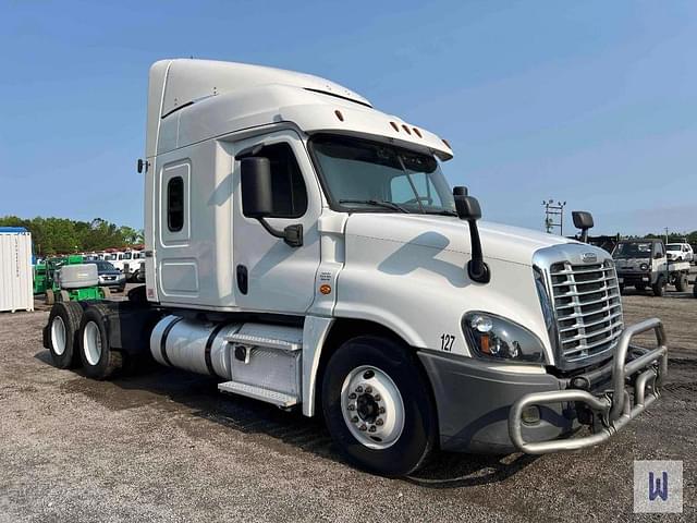 Image of Freightliner Cascadia 125 equipment image 3