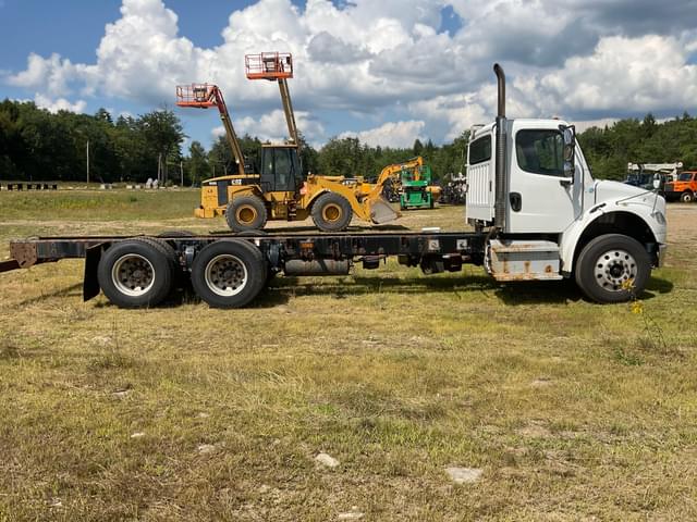 Image of Freightliner M2 equipment image 3