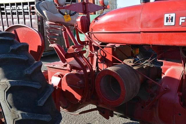 Image of Farmall M equipment image 3