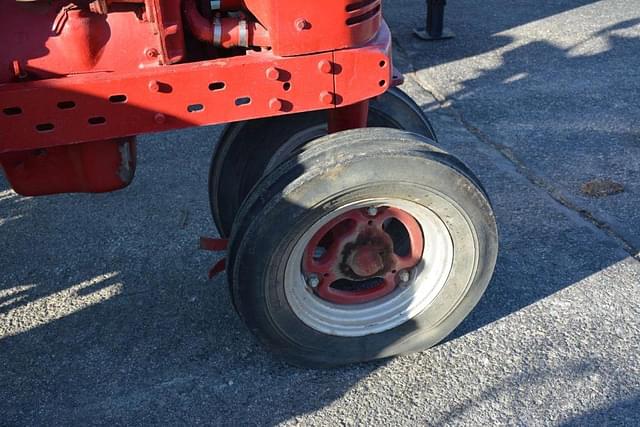 Image of Farmall M equipment image 4