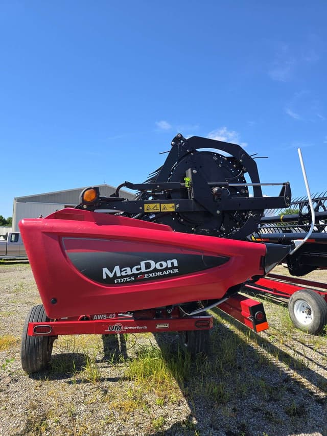 Image of MacDon FD75 equipment image 3