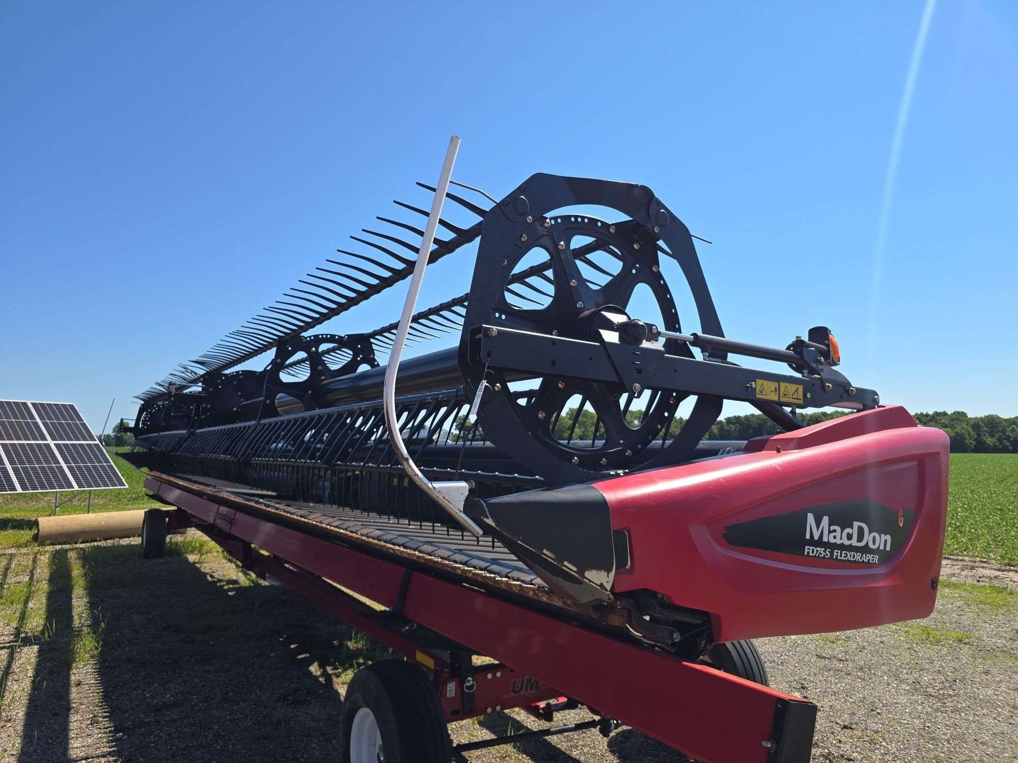 2015 MacDon FD75 Equipment Image0