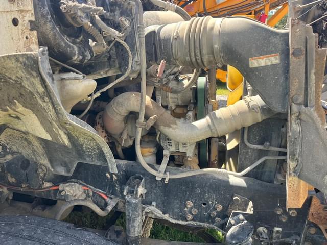 Image of Ford F-750 equipment image 4