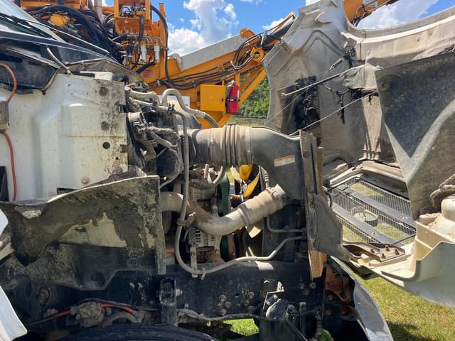 Image of Ford F-750 equipment image 3