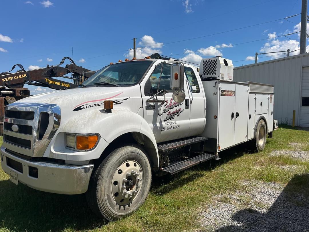 Image of Ford F-750 Primary image