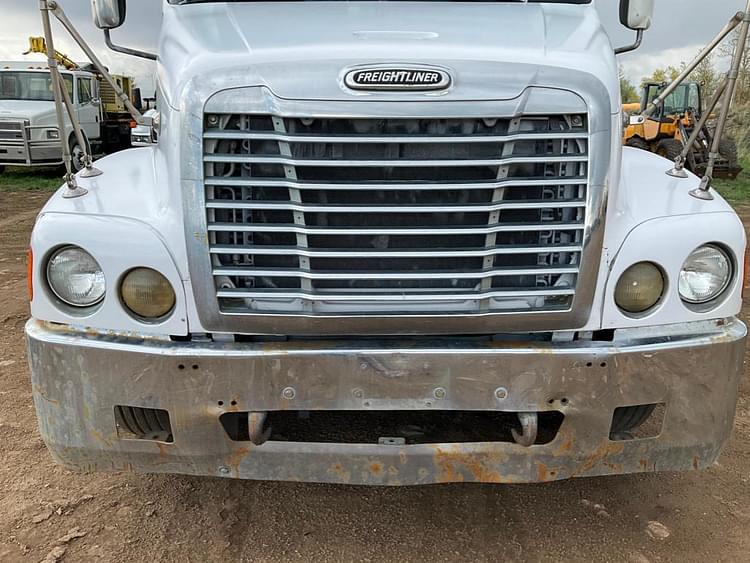 Main image Freightliner Century Class 19