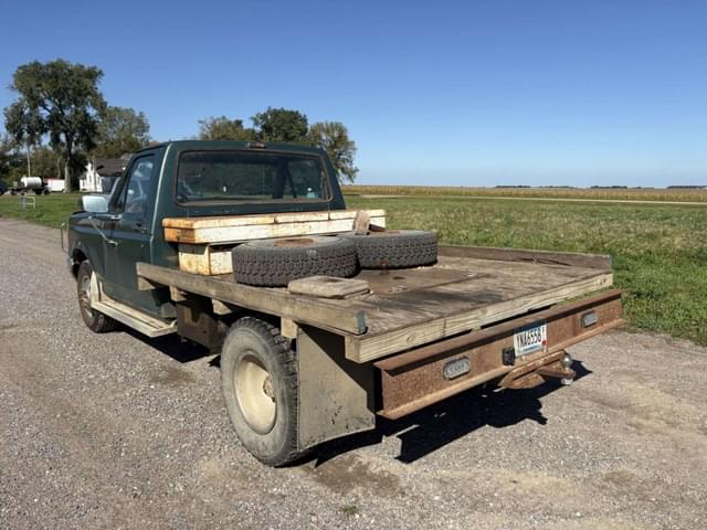 Image of Ford F-350 equipment image 2