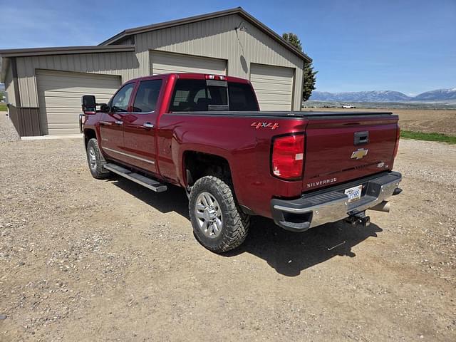 Image of Chevrolet 2500HD equipment image 2