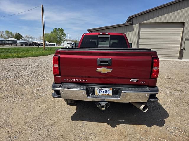 Image of Chevrolet 2500HD equipment image 3