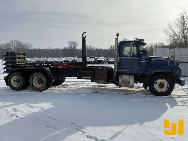 Image of Mack RD688S equipment image 3